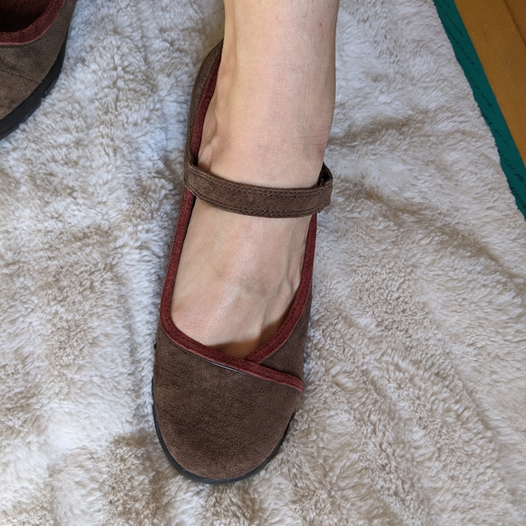 Shoes - Picture 3 of 7